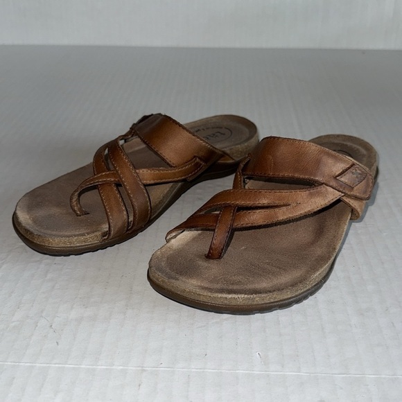 Taos Tan Leather Perfect Flip Flip Sandals - Picture 3 of 12
